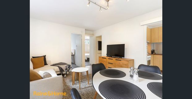 Private apartment in quiet location! - Photo 1