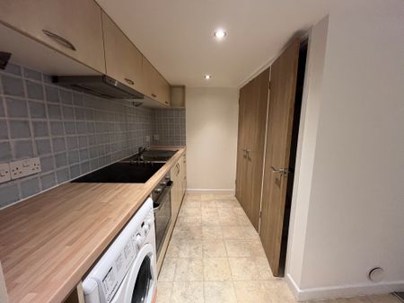 1 bed flat to rent in The Triangle, Bournemouth, BH2 - Photo 3