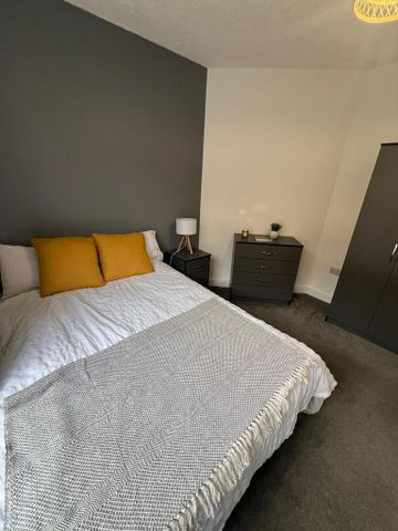 1 bedroom in a house share to rent - Photo 3