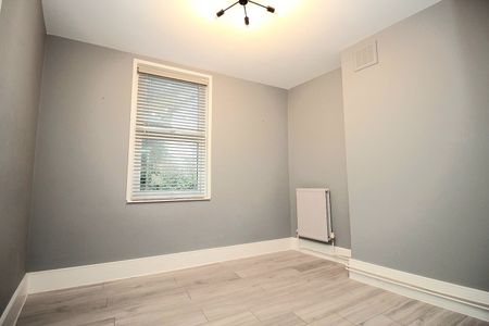 2 Bed Flat, Crescent Road, E13 - Photo 3