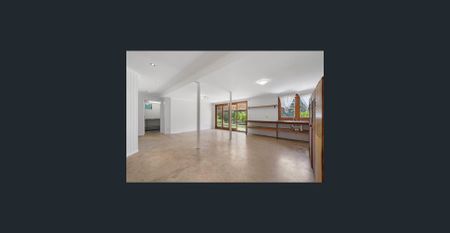 Large Colonial Family Home - Large Block - Photo 3