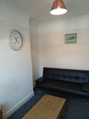 5 Bed Terraced House, Ashburnham Road, LU1 - Photo 1