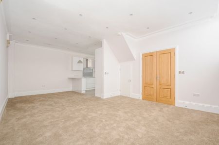 2 bedroom mews to rent - Photo 4