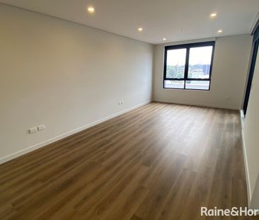 Modern Apartment With Luxury Finishing's Throughout - Photo 5