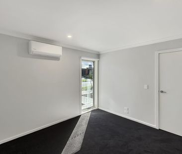 🏡 Brand New 4-Bedroom Townhouse in Wollert - Photo 3