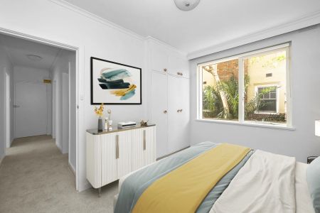 Sunlit and Spacious Ground-Floor Gem in a Leafy Elwood Locale - Photo 5