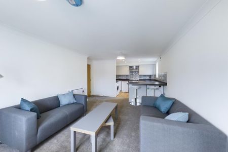 2 bedroom flat to rent - Photo 2