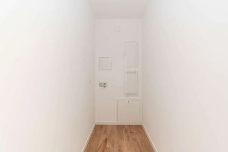 ERSTBZUG IM DACHGESCHOSS // 2 Zimmer, Balkon, Fußbodenheizung & Stellplatz - Photo 3