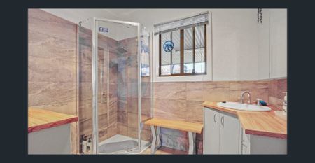 Charming weatherboard home - Photo 2