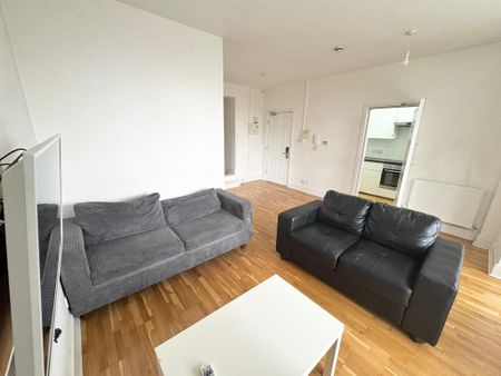 2 bedroom flat to rent - Photo 2