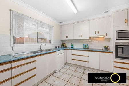 Move in before Christmas! Ideal location! - Photo 2