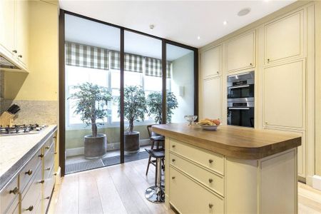 5 bedroom mews to rent - Photo 3