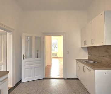 SANIERTE ALTBAUWOHNUNG MIT STUCK, PARKETTBÖDEN UND LOGGIA - Foto 2