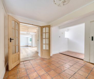 Detached House to rent - Holwood Park Avenue, Orpington, BR6 - Photo 1