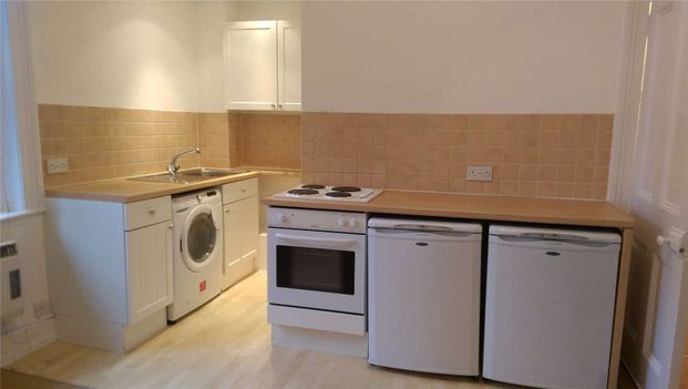 A one bedroom first floor apartment to rent with an allocated parking space. - Photo 1