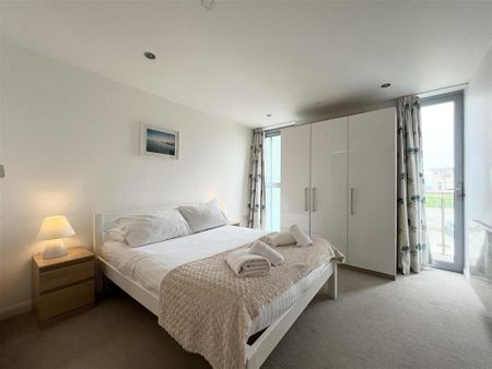 2 bedroom penthouse to rent - Photo 2