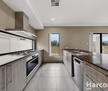 Modern & Well-Appointed Home Backing Onto Parklands - Photo 4