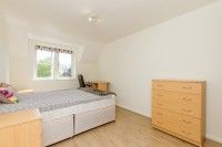2 bed Apartment - To Let - Photo 5