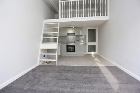 Studio to rent - Photo 3