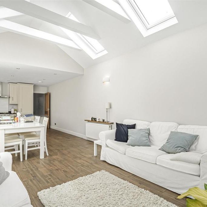 3 bedroom maisonette to rent - Photo 1