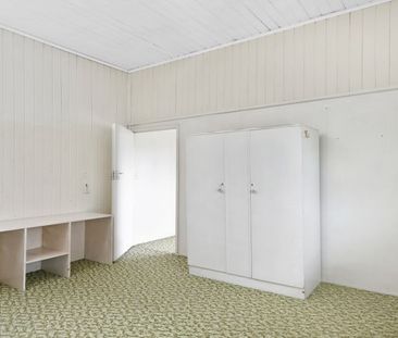 SPACIOUS WELL LOCATED HIGH SET GABLE HOME - 3 BED - STUDY - SUN ROO... - Photo 2