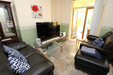 3 bedroom terraced house to rent - Photo 2
