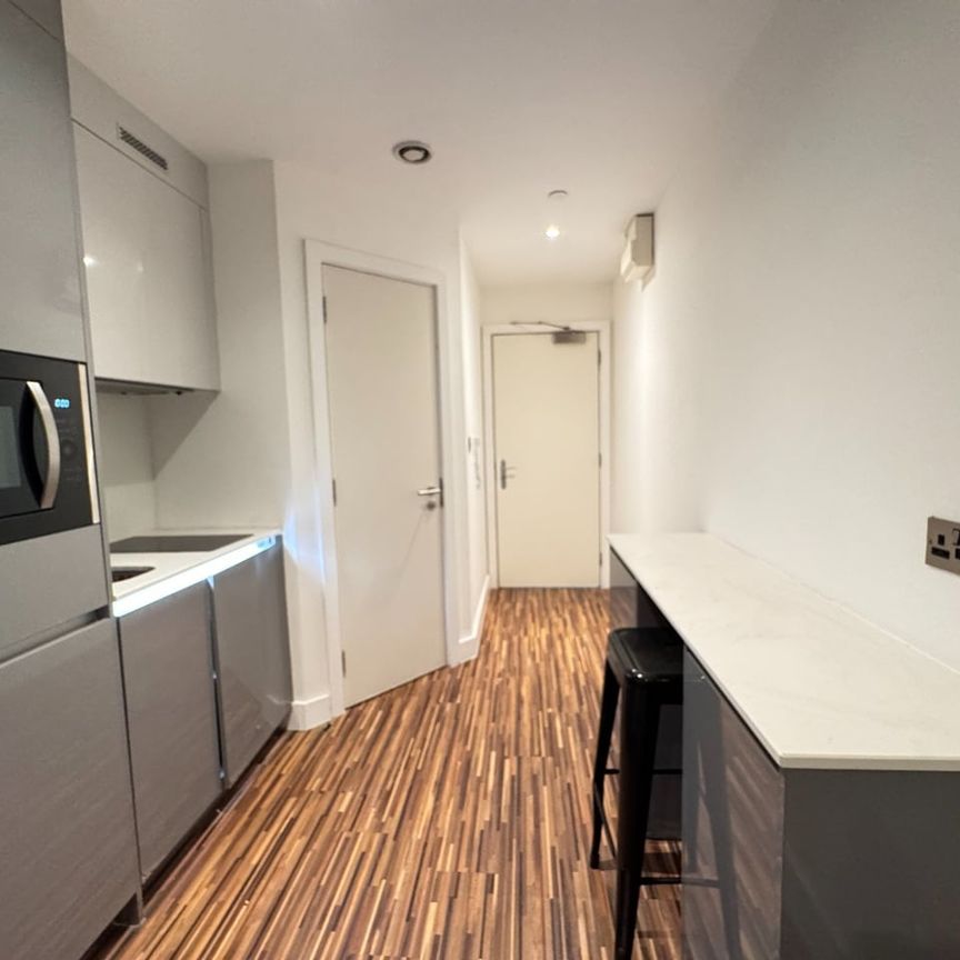 Studio Flat, West Point, M16 - Photo 1
