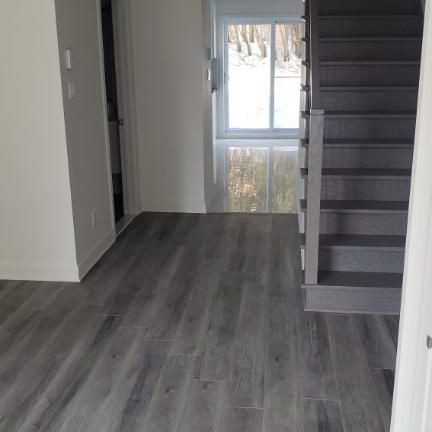 Grand 4 ½ sur 2 étages, 1218 pieds carrés, avec 2 grandes chambres, comme une maison de ville! - Photo 4