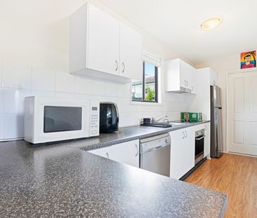 Private Granny Flat With Undercover Parking - Photo 3