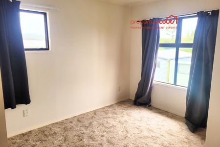 Spacious 4-Bedroom Home - Photo 5