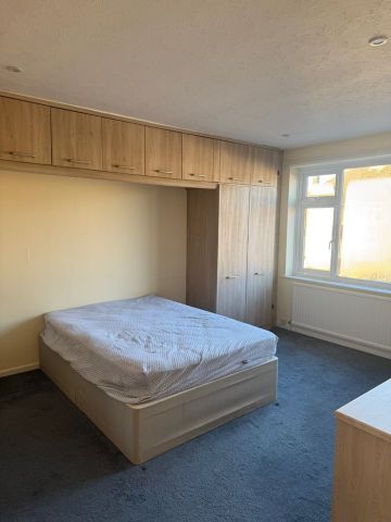 Room in a Shared House, Egdon Drive, LU2 - Photo 4