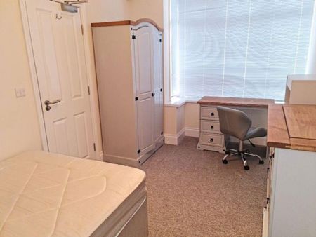 6 bedroom house to rent - Photo 2