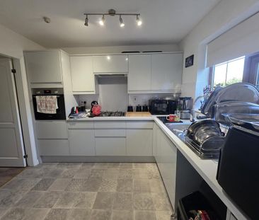 3 bedroom detached house to rent - Photo 2
