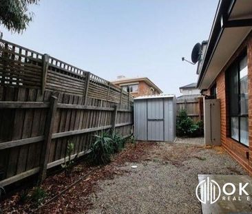 3 Bedroom Townhouse FOR LEASE!! - Photo 2