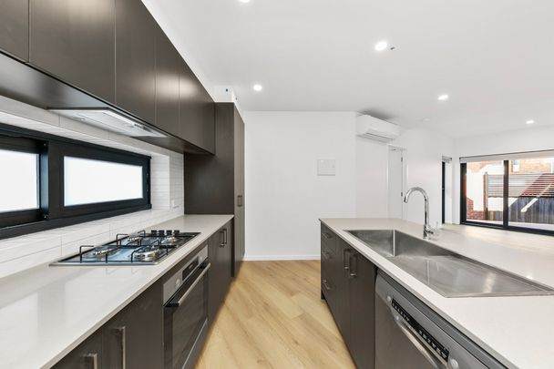 2&9/2 Howard Court, Clayton - Photo 1