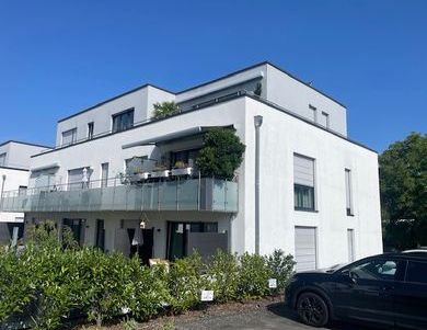 Lichtdurchflutetes, großzügiges Penthouse, 4 Zimmer, mit Aufzug und 2 Tiefgaragenstellplätzen - Photo 1