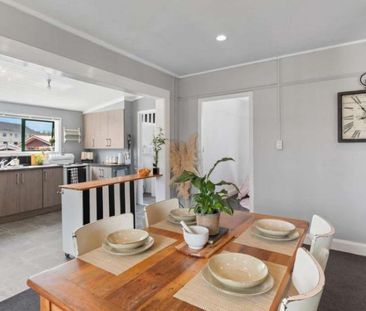 Cutie on Puriri - Photo 2