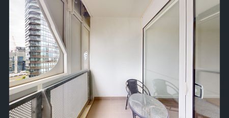 Light, Style & Waterfront Convenience in EXO Docklands - Photo 5