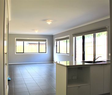 MODERN TOWNHOUSE IN GREAT LOCATION!!! - Photo 5