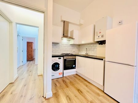 2 Bed Flat, Amesbury Avenue, SW2 - Photo 5