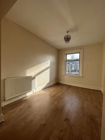 3 bed terraced house to rent Cromwell Road, Hayes UB3 - Photo 5