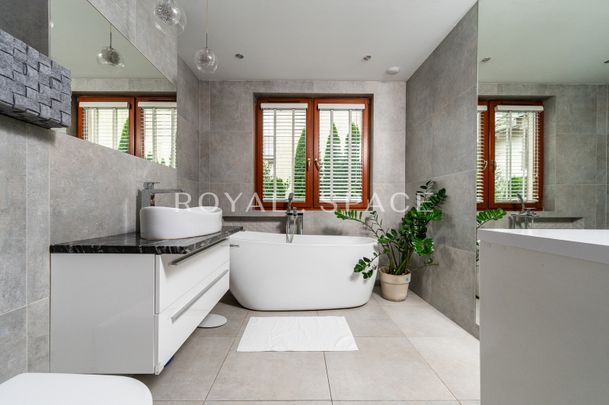 Apartament w otoczeniu zieleni z balkonem - Zdjęcie 1