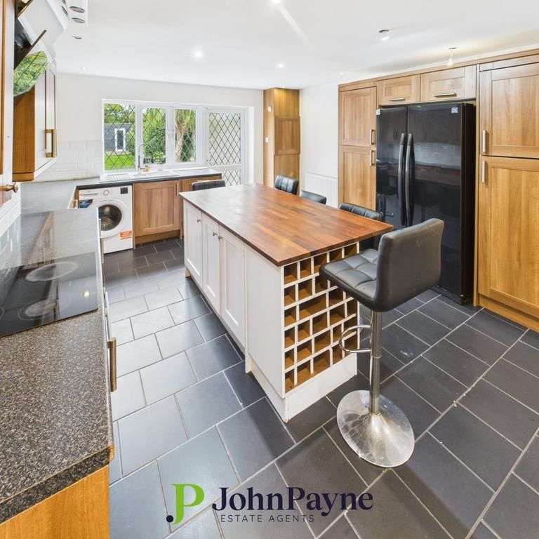 4 bedroom semi-detached house to rent - Photo 1