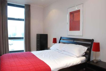 Discovery Dock West, Canary Wharf, E14 - Photo 4