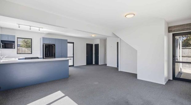 Spacious Family Home in St. Albans - Photo 1