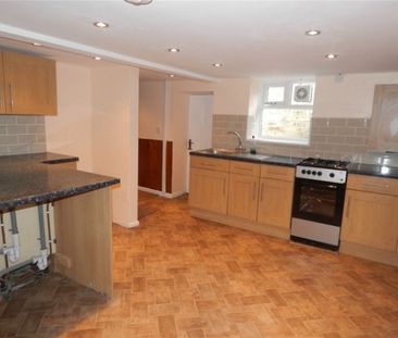 2 Bed - Clement Street, Birkby, Huddersfield, West Yorkshire - Photo 4