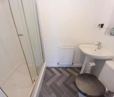 3 bedroom semi-detached house to rent - Photo 4