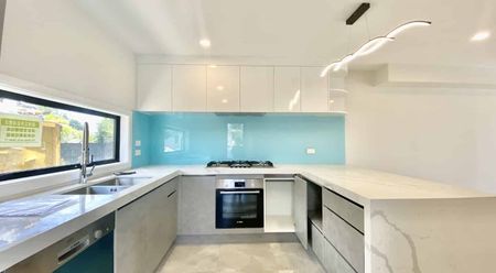 Clover Park Townhouse - Photo 4