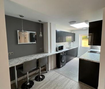 4 bedroom terraced house to rent - Photo 6