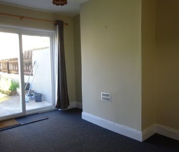 2 Bed Terraced House, Sevier Street, BS2 - Photo 3